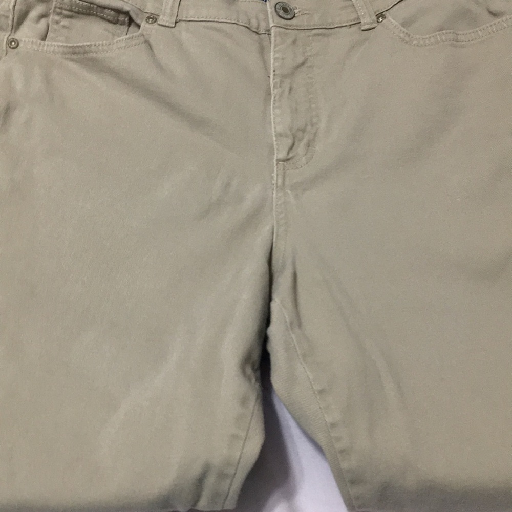 Awesome Tan Pre-Owned Women’s Size 12 Short Jeans